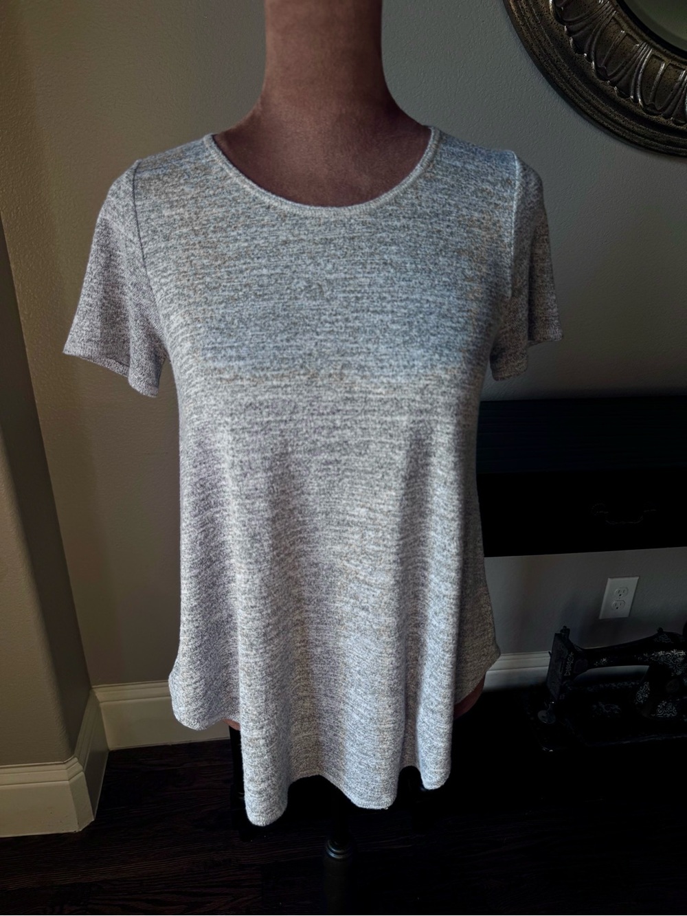Wilfred Free Aritzia Heather Gray Textured Knit Scoop Neck Swing Top Small